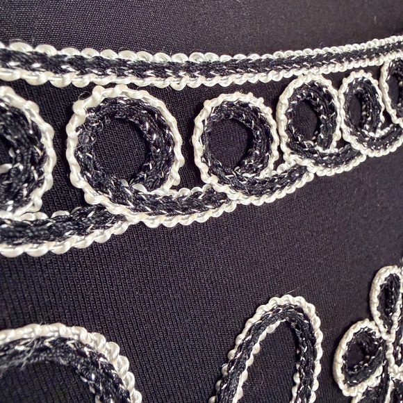 Lauren Michelle Black Top with White & Black Embroidery Ribbon detail VTG Luxury - Picture 9 of 13